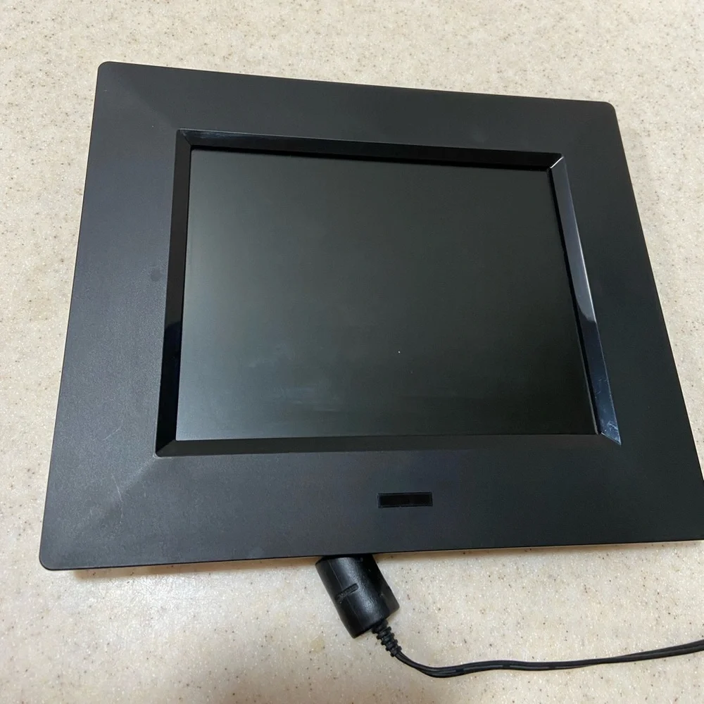 Digital photo frame